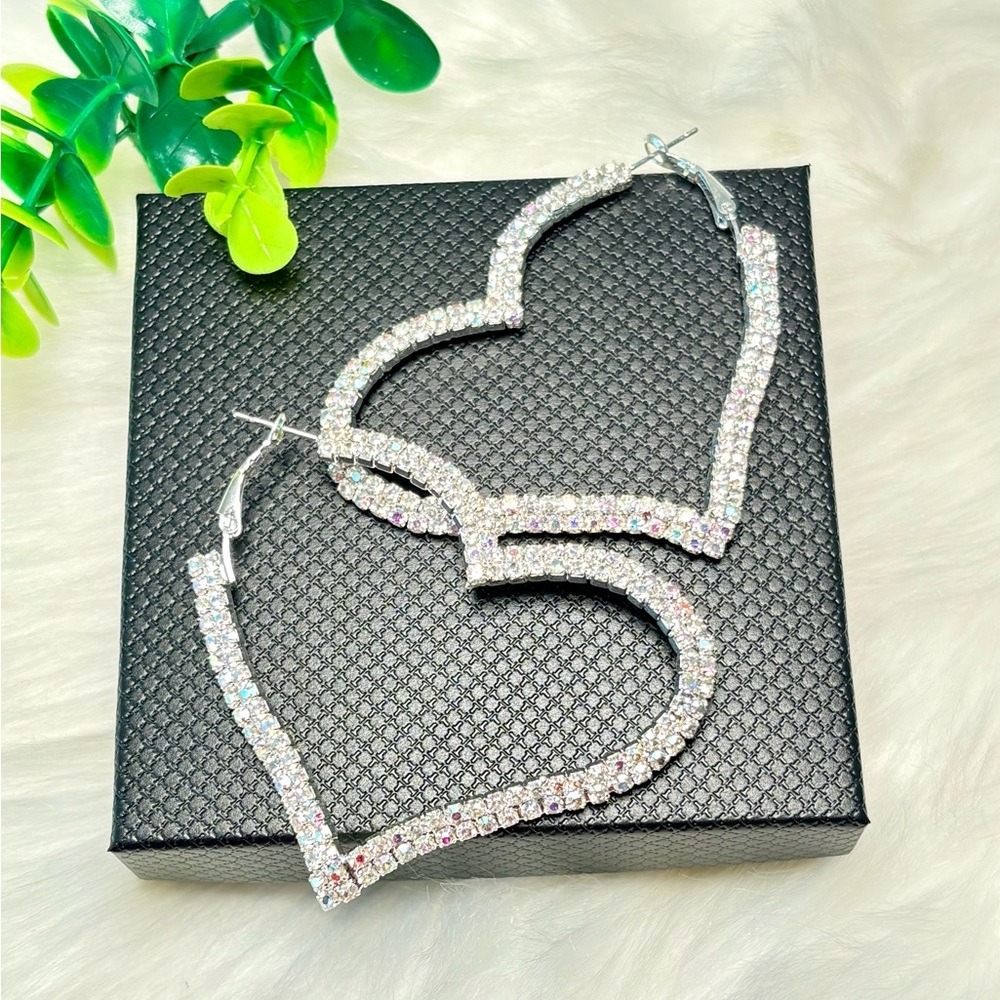 Sparkling Rhinestone‎ Heart Hoop Earrings - Picture 11 of 17